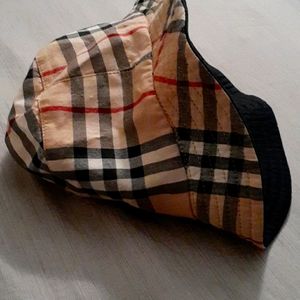 Burberry bucket hat